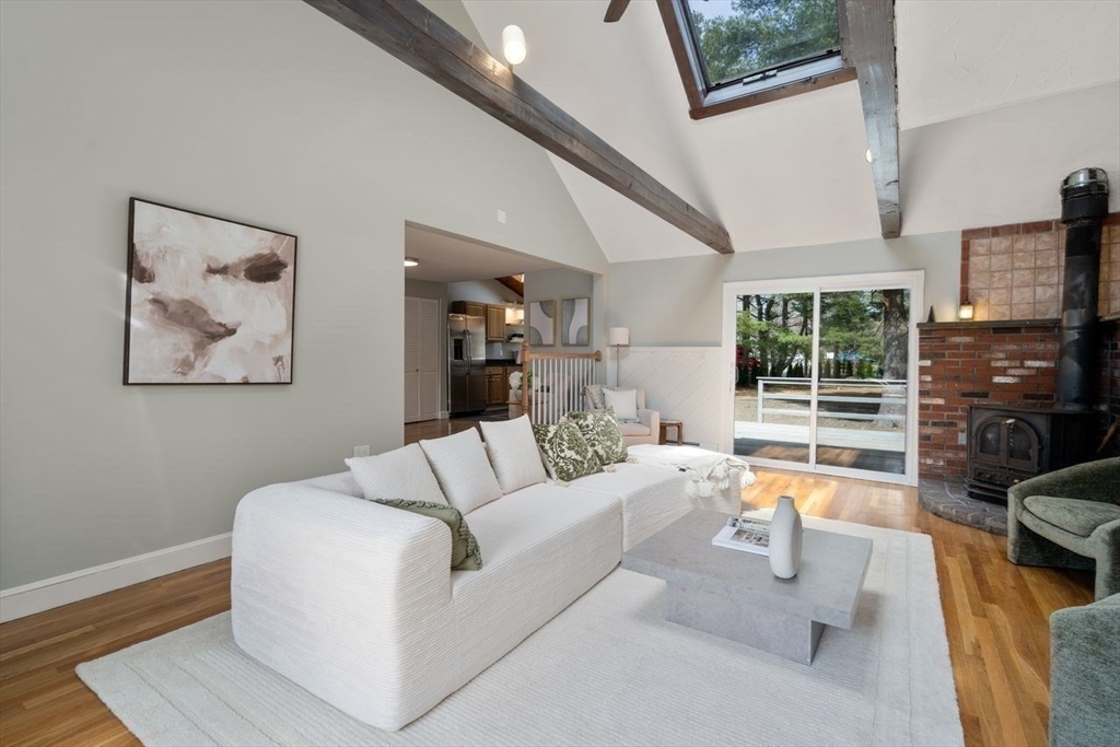 11 Winter St, Foxboro, Massachusetts, 3 Bedrooms Bedrooms, 7 Rooms Rooms,2.5 BathroomsBathrooms,Residential,For Sale,Winter St,73492702