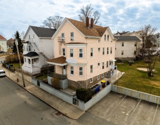 113 Dover St, Fall River, Massachusetts, 9 Bedrooms Bedrooms, 15 Rooms Rooms,3 BathroomsBathrooms,Residential Income,For Sale,Dover St,73494244