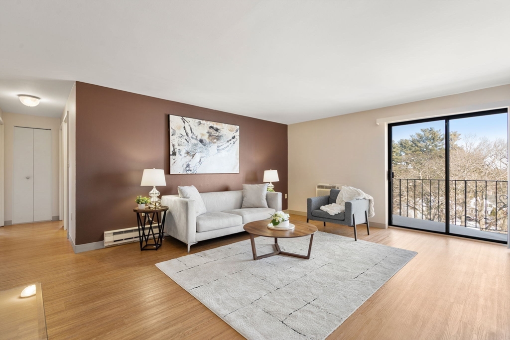 1321 Worcester Rd, Framingham, Massachusetts, 2 Bedrooms Bedrooms, 5 Rooms Rooms,1.5 BathroomsBathrooms,Residential,For Sale,Worcester Rd,73494247