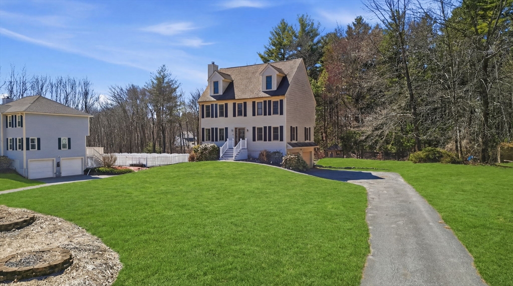 12 Hammond Farm Rd, Haverhill, Massachusetts, 3 Bedrooms Bedrooms, 7 Rooms Rooms,2.5 BathroomsBathrooms,Residential,For Sale,Hammond Farm Rd,73494249