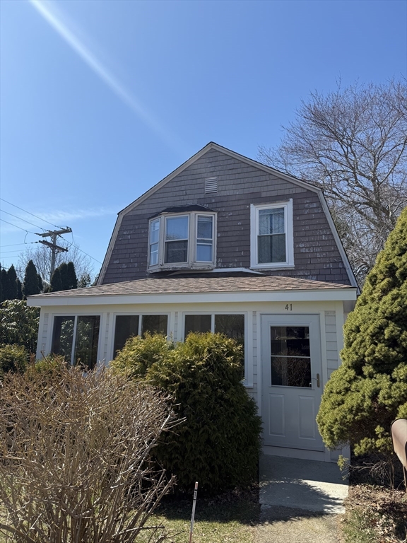 41 N Paul St, Stoughton, Massachusetts, 2 Bedrooms Bedrooms, 5 Rooms Rooms,1 BathroomBathrooms,Residential,For Sale,N Paul St,73494265