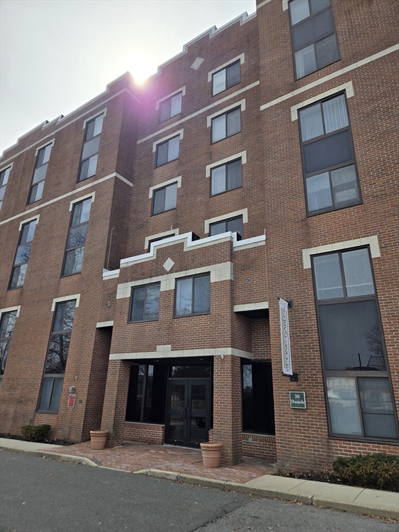 20-30 Daniels St, Malden, Massachusetts, 2 Bedrooms Bedrooms, 4 Rooms Rooms,1.5 BathroomsBathrooms,Residential Lease,For Rent,Daniels St,73494269