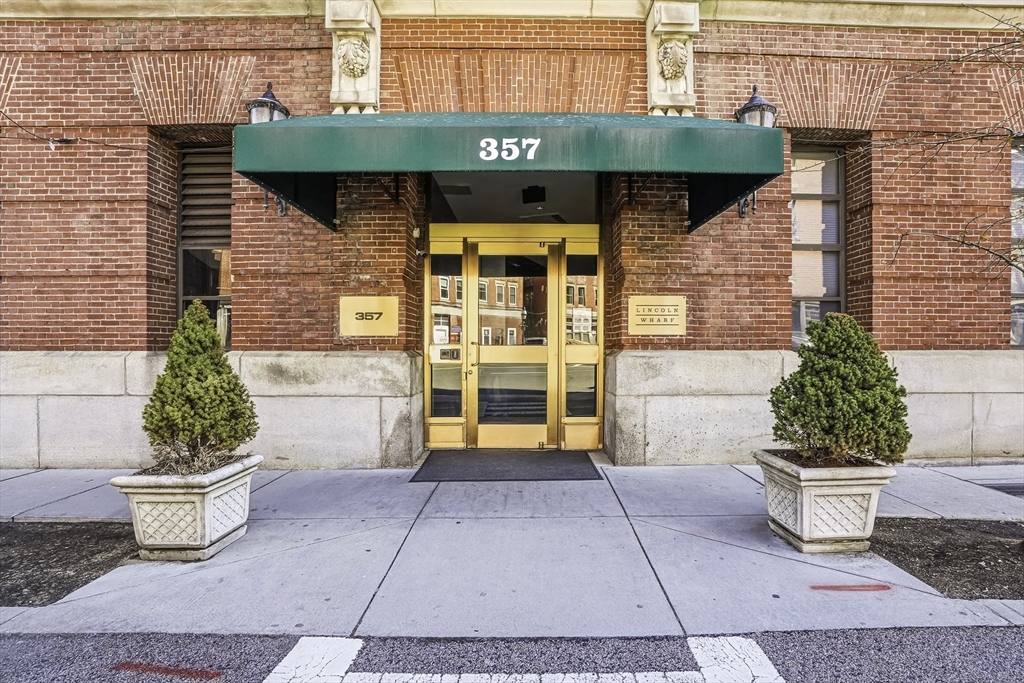 357 Commercial St, Boston, Massachusetts, 2 Bedrooms Bedrooms, 4 Rooms Rooms,1.5 BathroomsBathrooms,Residential,For Sale,Commercial St,73494293