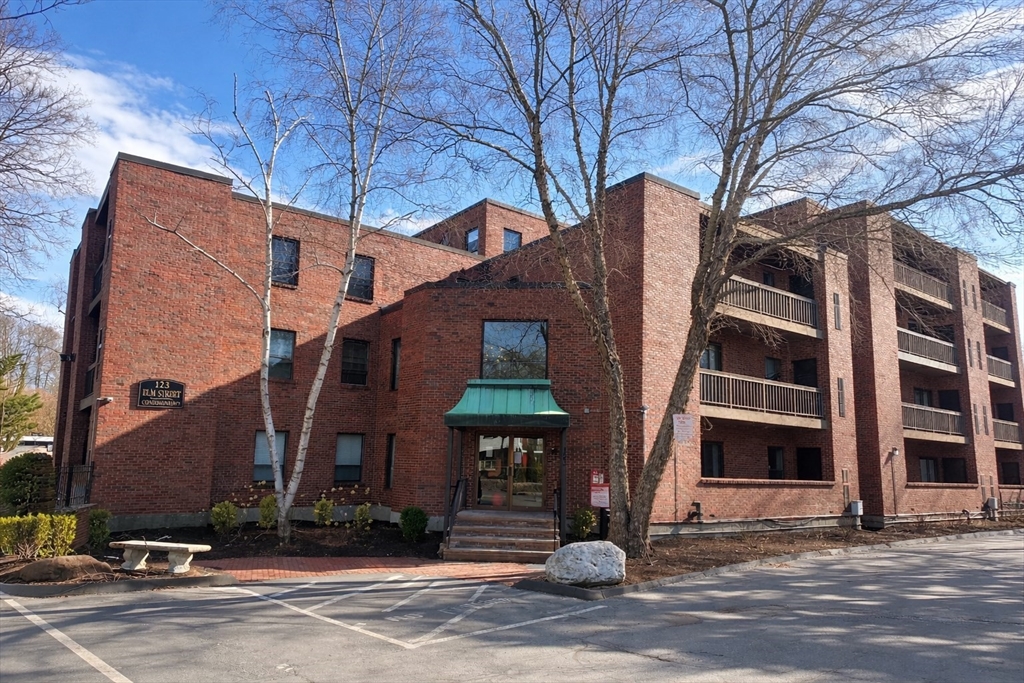 123 Elm St, Quincy, Massachusetts, 2 Bedrooms Bedrooms, 4 Rooms Rooms,1.5 BathroomsBathrooms,Residential,For Sale,Elm St,73494285