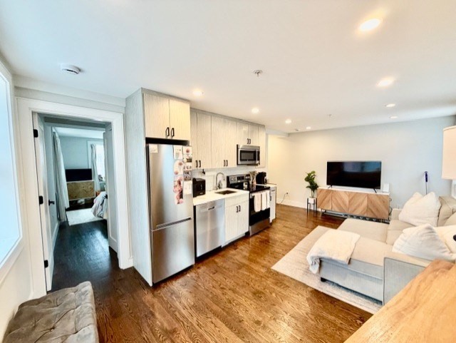 366 Hanover, Boston, Massachusetts, 2 Bedrooms Bedrooms, 5 Rooms Rooms,1 BathroomBathrooms,Residential Lease,For Rent,Hanover,73494289