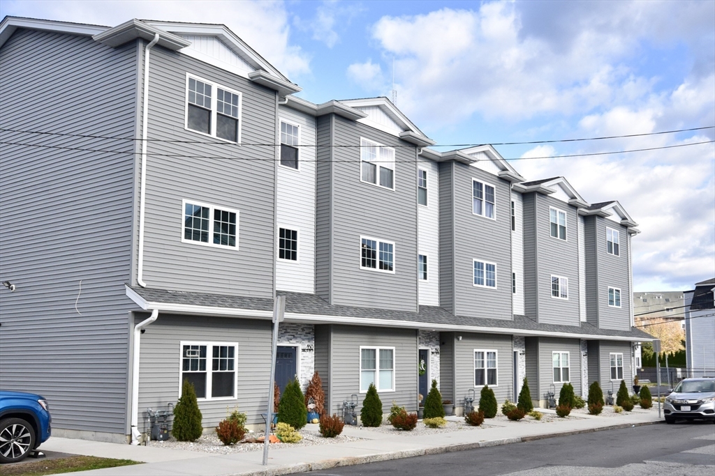 550 Spring Street, Fall River, Massachusetts, 3 Bedrooms Bedrooms, 7 Rooms Rooms,2.5 BathroomsBathrooms,Residential,For Sale,Spring Street,73494295