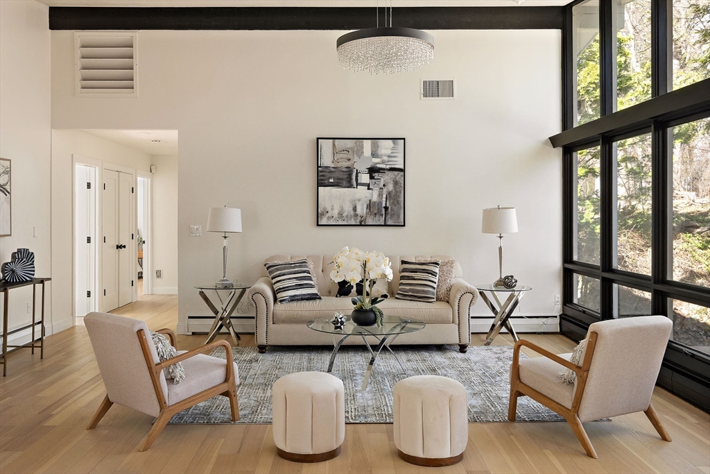 367 Newton St, Brookline, Massachusetts, 4 Bedrooms Bedrooms, 9 Rooms Rooms,3 BathroomsBathrooms,Residential,For Sale,Newton St,73494272