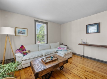 9 Hodges Court, Salem, Massachusetts, 2 Bedrooms Bedrooms, 4 Rooms Rooms,1 BathroomBathrooms,Residential Lease,For Rent,Hodges Court,73494308