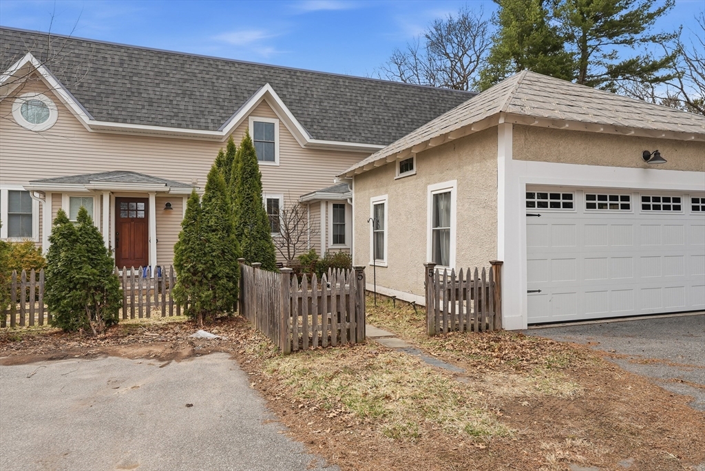 32 N Prospect St, Amherst, Massachusetts, 3 Bedrooms Bedrooms, 6 Rooms Rooms,3 BathroomsBathrooms,Residential,For Sale,N Prospect St,73494316