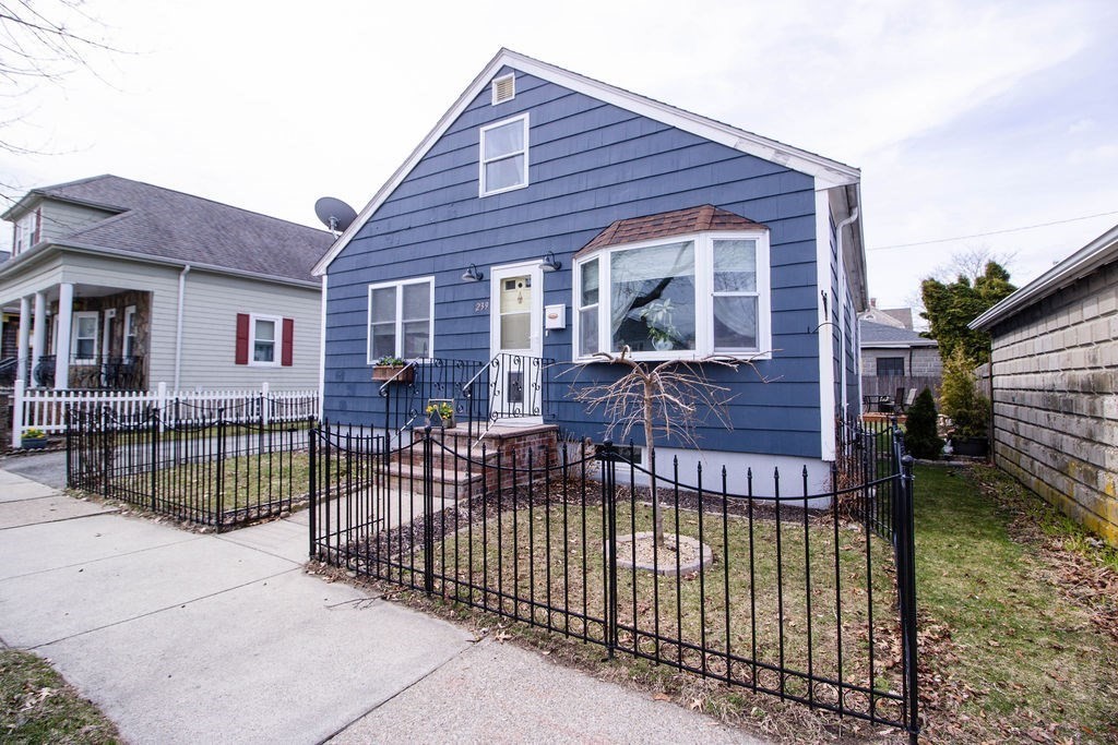 239 Conduit St, New Bedford, Massachusetts, 4 Bedrooms Bedrooms, 6 Rooms Rooms,1 BathroomBathrooms,Residential,For Sale,Conduit St,73494352