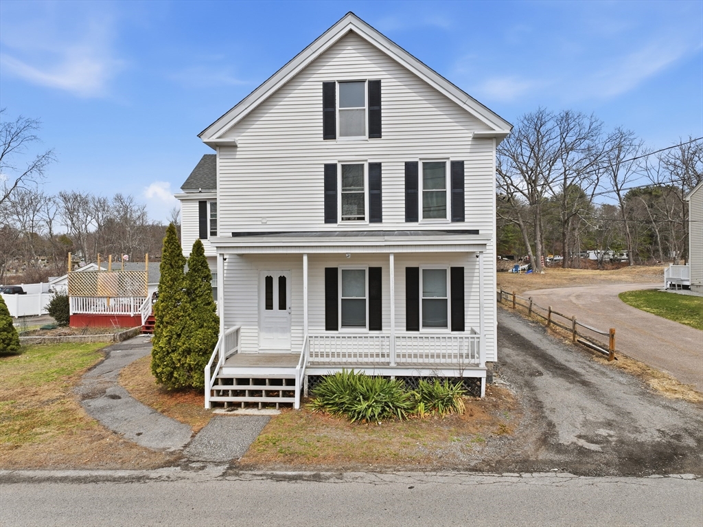 25 East St, Grafton, Massachusetts, 5 Bedrooms Bedrooms, 10 Rooms Rooms,2 BathroomsBathrooms,Residential Income,For Sale,East St,73494354