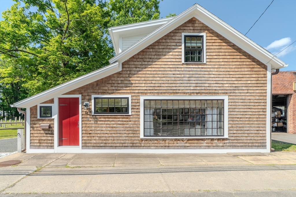 14 Sugarloaf St, Deerfield, Massachusetts, 1 Bedroom Bedrooms, 4 Rooms Rooms,1.5 BathroomsBathrooms,Residential,For Sale,Sugarloaf St,73494404