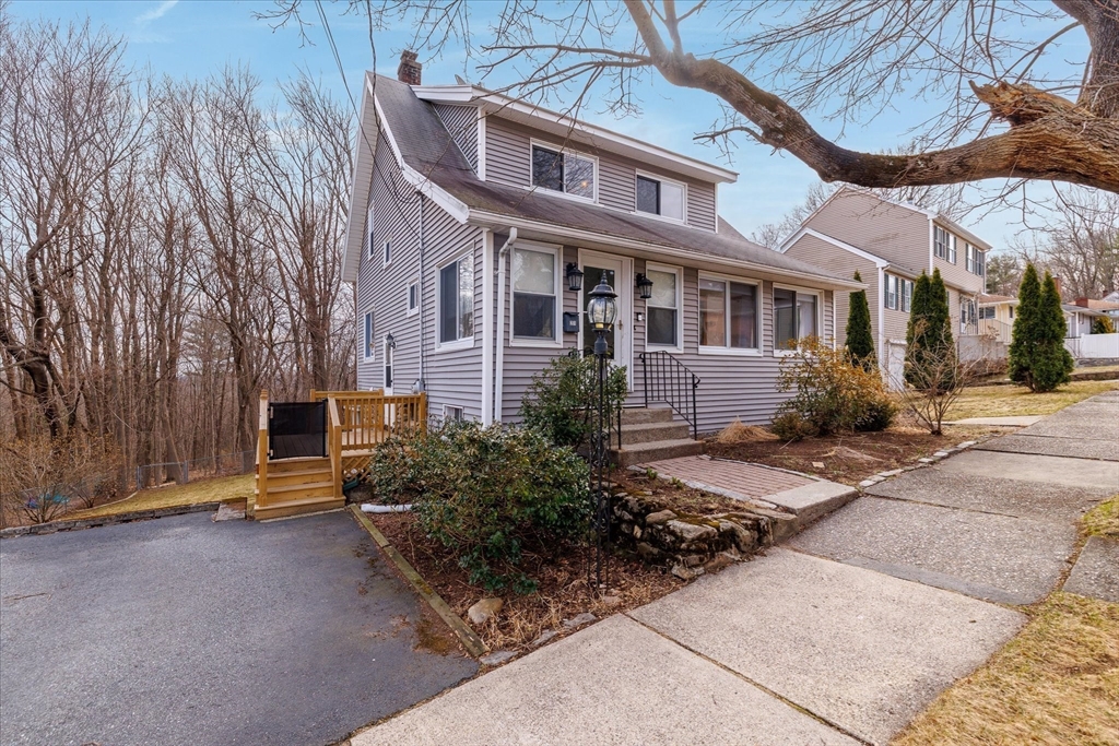21 Brewster Rd, Worcester, Massachusetts, 3 Bedrooms Bedrooms, 6 Rooms Rooms,1.5 BathroomsBathrooms,Residential,For Sale,Brewster Rd,73494461