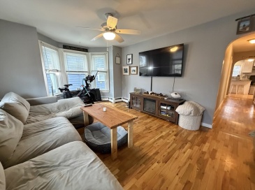 42 Court St, Newton, Massachusetts, 1 Bedroom Bedrooms, 4 Rooms Rooms,1 BathroomBathrooms,Residential Lease,For Rent,Court St,73494524 42 Court St, Newton, Massachusetts, 1 Bedroom Bedrooms, 4 Rooms Rooms,1 BathroomBathrooms,Residential Lease,For Rent,Court St,73494524