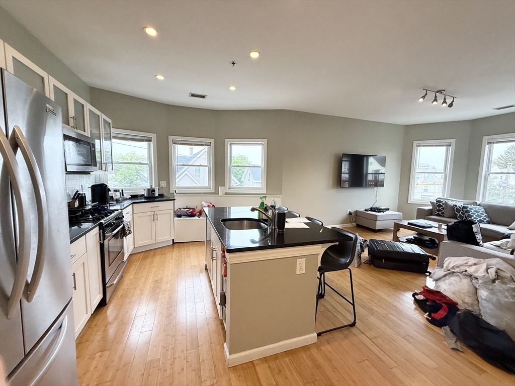 110 Chester St, Boston, Massachusetts, 4 Bedrooms Bedrooms, 7 Rooms Rooms,2 BathroomsBathrooms,Residential Lease,For Rent,Chester St,73494541