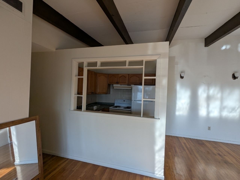 200 Central St, Stoneham, Massachusetts, 2 Bedrooms Bedrooms, 2 Rooms Rooms,1 BathroomBathrooms,Residential Lease,For Rent,Central St,73494548