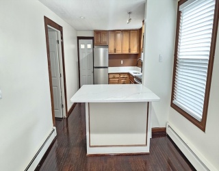 21 Central St, Whitman, Massachusetts, 2 Bedrooms Bedrooms, 3 Rooms Rooms,1 BathroomBathrooms,Residential Lease,For Rent,Central St,73494506