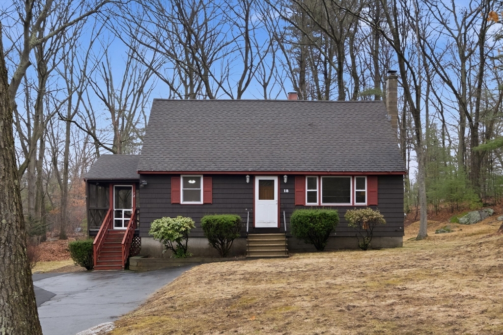 18 Moosewood St, Billerica, Massachusetts, 3 Bedrooms Bedrooms, 8 Rooms Rooms,1.5 BathroomsBathrooms,Residential,For Sale,Moosewood St,73494553