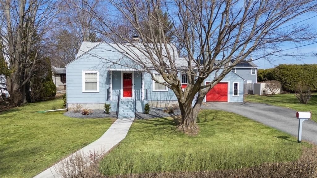 137 Bay State Road, North Andover, Massachusetts, 2 Bedrooms Bedrooms, 5 Rooms Rooms,1 BathroomBathrooms,Residential,For Sale,Bay State Road,73494554