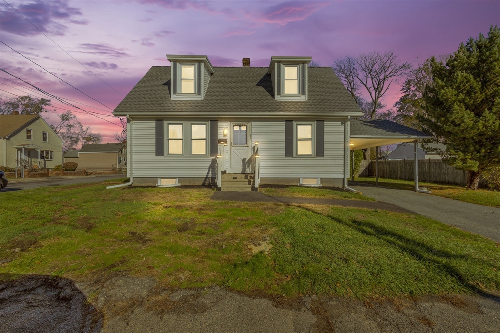 42 Porter St, Taunton, Massachusetts, 3 Bedrooms Bedrooms, 6 Rooms Rooms,1 BathroomBathrooms,Residential,For Sale,Porter St,73494396