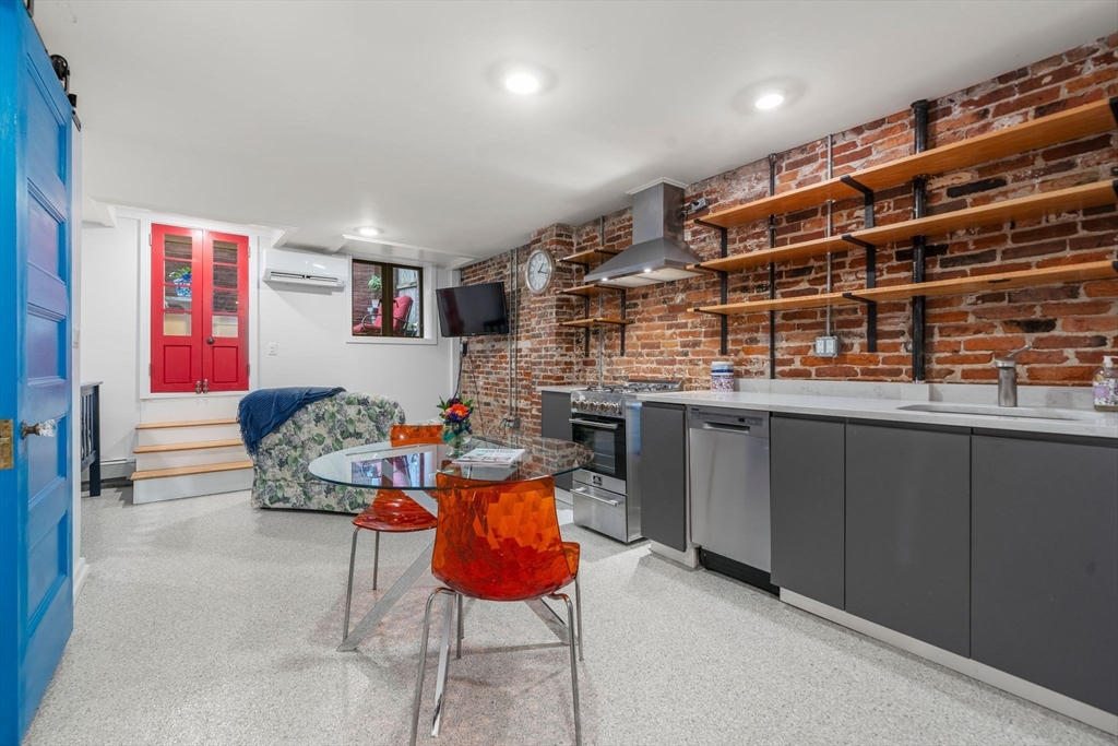 26 Unity St, Boston, Massachusetts, 1 Bedroom Bedrooms, 1 Room Rooms,1 BathroomBathrooms,Residential,For Sale,Unity St,73494487