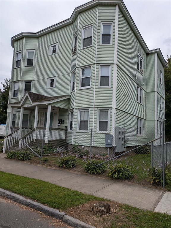 125 Greene St, Springfield, Massachusetts, 2 Bedrooms Bedrooms, 4 Rooms Rooms,1 BathroomBathrooms,Residential Lease,For Rent,Greene St,73468247