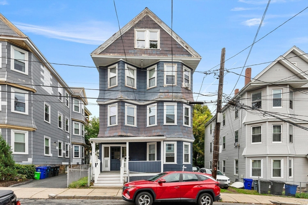 7 Oswald St, Boston, Massachusetts, 9 Bedrooms Bedrooms, 18 Rooms Rooms,3 BathroomsBathrooms,Residential Income,For Sale,Oswald St,73435624