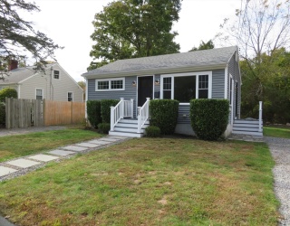 29 Davis St, Dartmouth, Massachusetts, 2 Bedrooms Bedrooms, 4 Rooms Rooms,1 BathroomBathrooms,Residential Lease,For Rent,Davis St,73444132