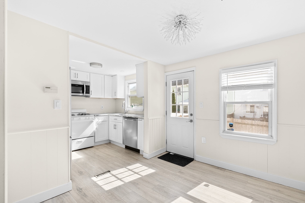 56 Perkins Avenue, Malden, Massachusetts, 2 Bedrooms Bedrooms, 5 Rooms Rooms,1 BathroomBathrooms,Residential Lease,For Rent,Perkins Avenue,73485581