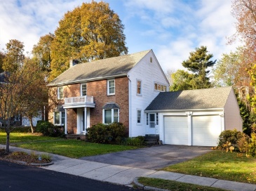 55 Woodlawn Dr, Newton, Massachusetts, 5 Bedrooms Bedrooms, 11 Rooms Rooms,3.5 BathroomsBathrooms,Residential,For Sale,Woodlawn Dr,73482705