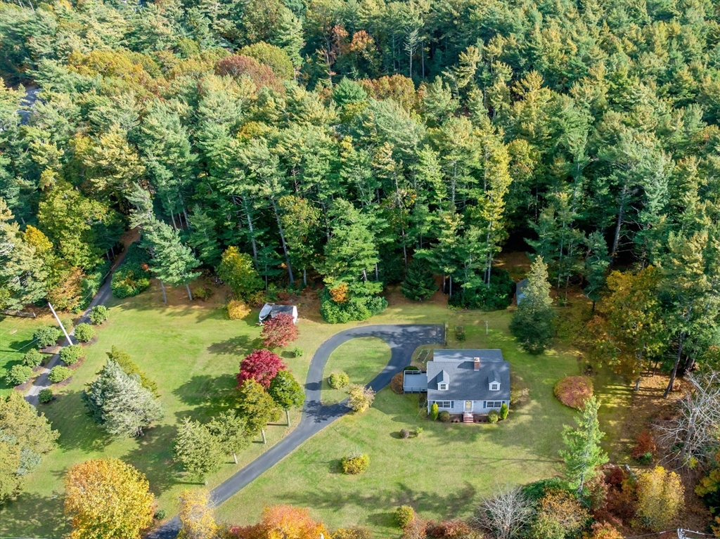 129 Franklin St, Duxbury, Massachusetts, 3 Bedrooms Bedrooms, 7 Rooms Rooms,1.5 BathroomsBathrooms,Residential,For Sale,Franklin St,73476582