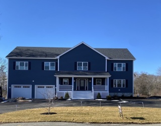 236 Elm St, East Bridgewater, Massachusetts, 4 Bedrooms Bedrooms, 10 Rooms Rooms,3.5 BathroomsBathrooms,Residential,For Sale,Elm St,73494618