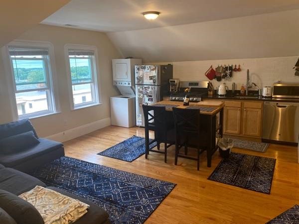 50 Lowell St, Somerville, Massachusetts, 2 Bedrooms Bedrooms, 3 Rooms Rooms,1 BathroomBathrooms,Residential Lease,For Rent,Lowell St,73494631
