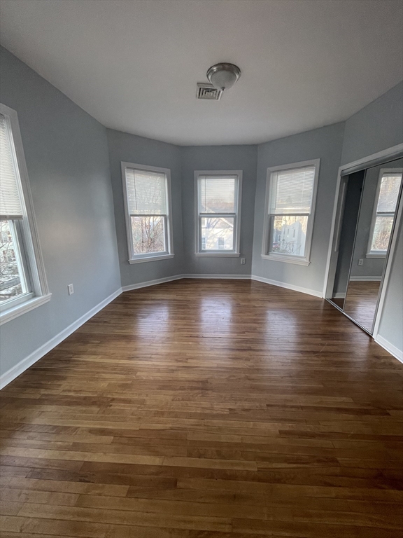 9 Townsend St, Worcester, Massachusetts, 4 Bedrooms Bedrooms, 7 Rooms Rooms,1 BathroomBathrooms,Residential Lease,For Rent,Townsend St,73494637