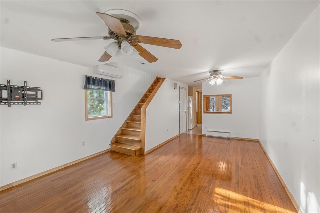 29-A Chilmark St, Worcester, Massachusetts, 2 Bedrooms Bedrooms, 4 Rooms Rooms,1.5 BathroomsBathrooms,Residential,For Sale,Chilmark St,73494669