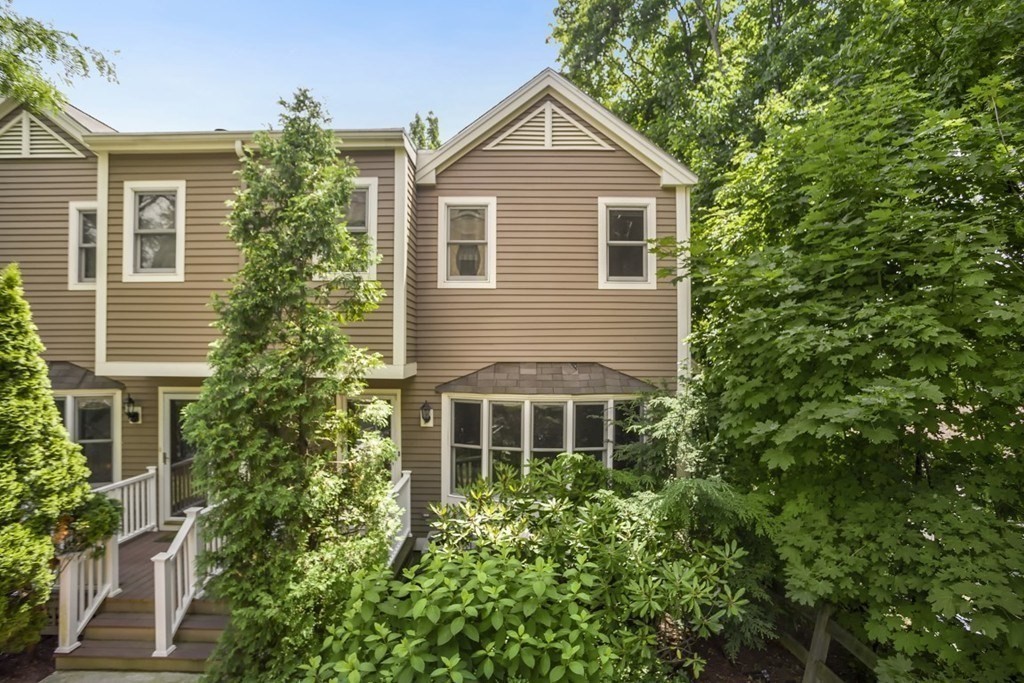 1 Angela Lane, Watertown, Massachusetts, 2 Bedrooms Bedrooms, 5 Rooms Rooms,2.5 BathroomsBathrooms,Residential Lease,For Rent,Angela Lane,73494670