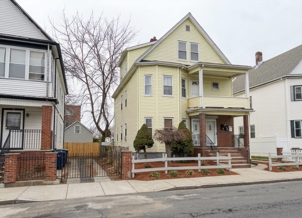 28 Vernal, Everett, Massachusetts, 6 Bedrooms Bedrooms, 11 Rooms Rooms,3 BathroomsBathrooms,Residential Income,For Sale,Vernal,73494696