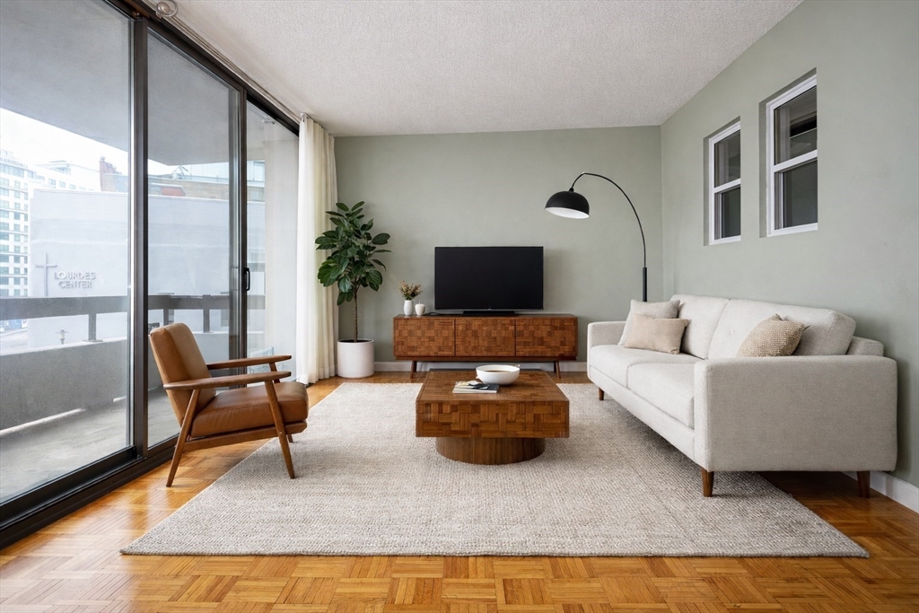 566 Commonwealth Ave, Boston, Massachusetts, 2 Rooms Rooms,1 BathroomBathrooms,Residential,For Sale,Commonwealth Ave,73494712