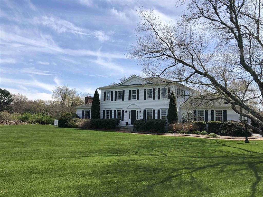 523 Old Westport Rd, Dartmouth, Massachusetts, 4 Bedrooms Bedrooms, 8 Rooms Rooms,3 BathroomsBathrooms,Residential,For Sale,Old Westport Rd,73494715