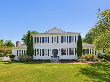 523 Old Westport Rd, Dartmouth, Massachusetts, 4 Bedrooms Bedrooms, 8 Rooms Rooms,3 BathroomsBathrooms,Residential,For Sale,Old Westport Rd,73494715