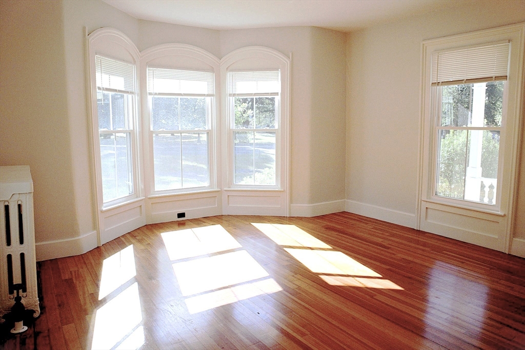 61 College Street, South Hadley, Massachusetts, 2 Bedrooms Bedrooms, 4 Rooms Rooms,1 BathroomBathrooms,Residential Lease,For Rent,College Street,73494754