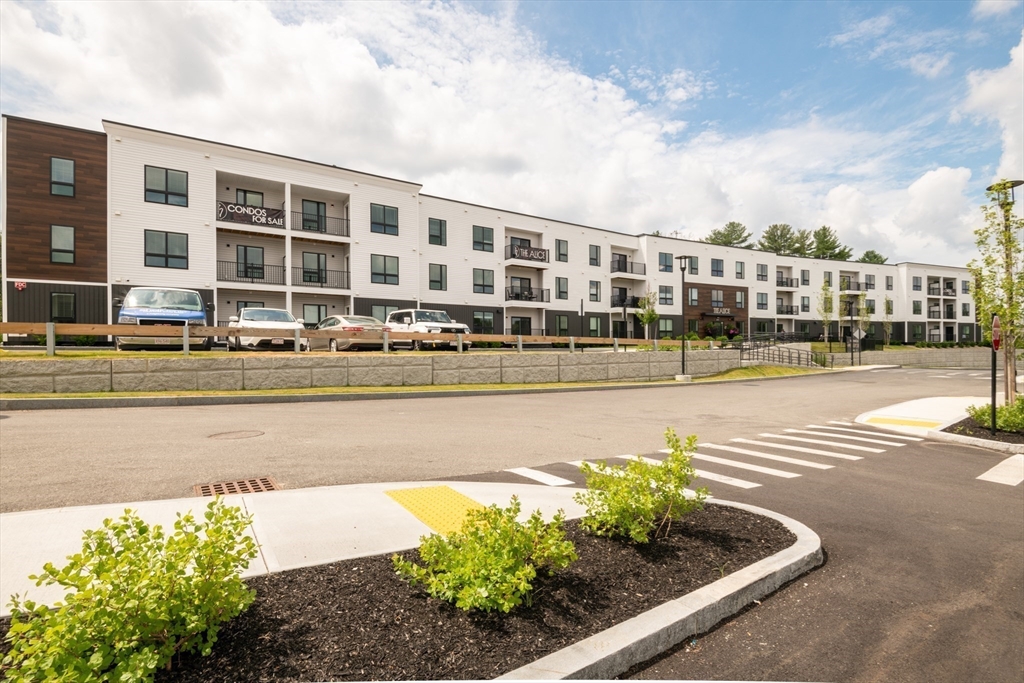 203 Lowell St., Wilmington, Massachusetts, 2 Bedrooms Bedrooms, 5 Rooms Rooms,2 BathroomsBathrooms,Residential,For Sale,Lowell St.,73494752