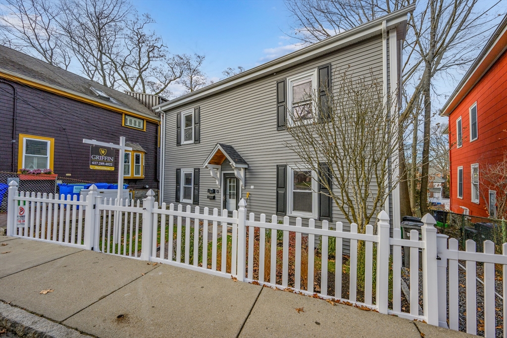 49 Jamaica St, Boston, Massachusetts, 3 Bedrooms Bedrooms, 6 Rooms Rooms,2 BathroomsBathrooms,Residential,For Sale,Jamaica St,73494697