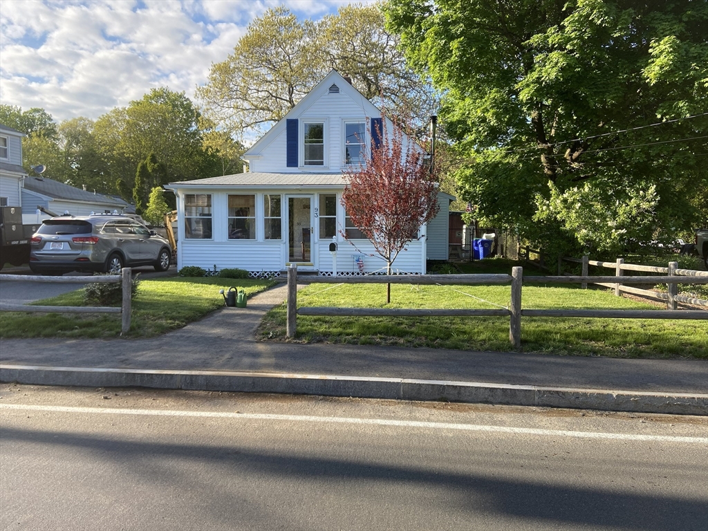 93 Central Street, Rockland, Massachusetts, 2 Bedrooms Bedrooms, 6 Rooms Rooms,1 BathroomBathrooms,Residential,For Sale,Central Street,73494789