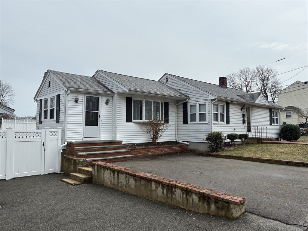 28 Etna Rd, Dedham, Massachusetts, 3 Bedrooms Bedrooms, 6 Rooms Rooms,2 BathroomsBathrooms,Residential Lease,For Rent,Etna Rd,73494798