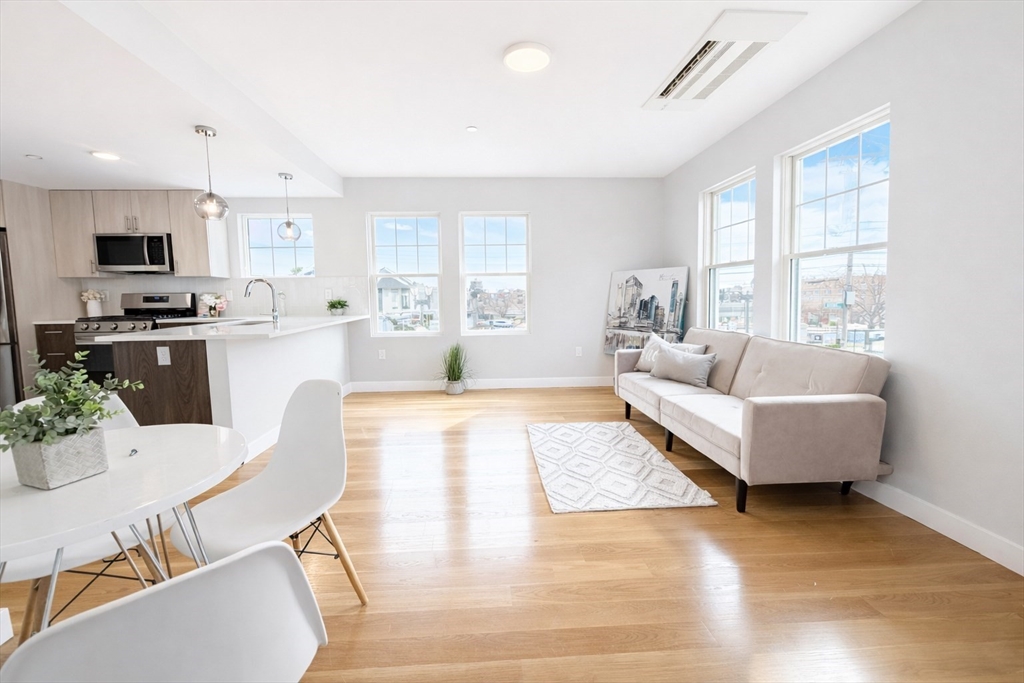 98 Prescott St, Boston, Massachusetts, 1 Bedroom Bedrooms, 3 Rooms Rooms,1 BathroomBathrooms,Residential,For Sale,Prescott St,73494875