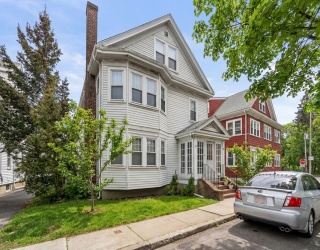27-28 Seagrave Rd, Cambridge, Massachusetts, 5 Bedrooms Bedrooms, 13 Rooms Rooms,3 BathroomsBathrooms,Residential Income,For Sale,Seagrave Rd,73494911