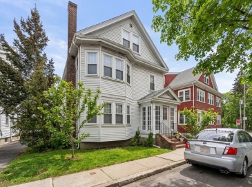 27-28 Seagrave Rd, Cambridge, Massachusetts, 5 Bedrooms Bedrooms, 13 Rooms Rooms,3 BathroomsBathrooms,Residential Income,For Sale,Seagrave Rd,73494911