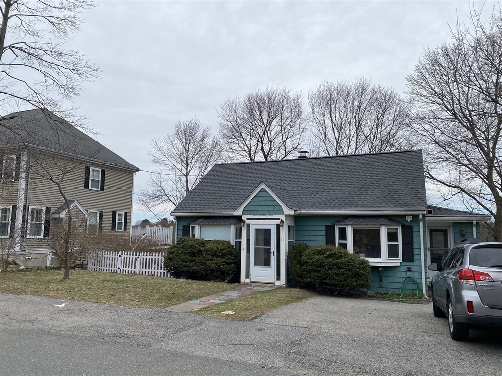 11 Woodbury Street, Arlington, Massachusetts, 3 Bedrooms Bedrooms, 7 Rooms Rooms,2 BathroomsBathrooms,Residential Lease,For Rent,Woodbury Street,73494912