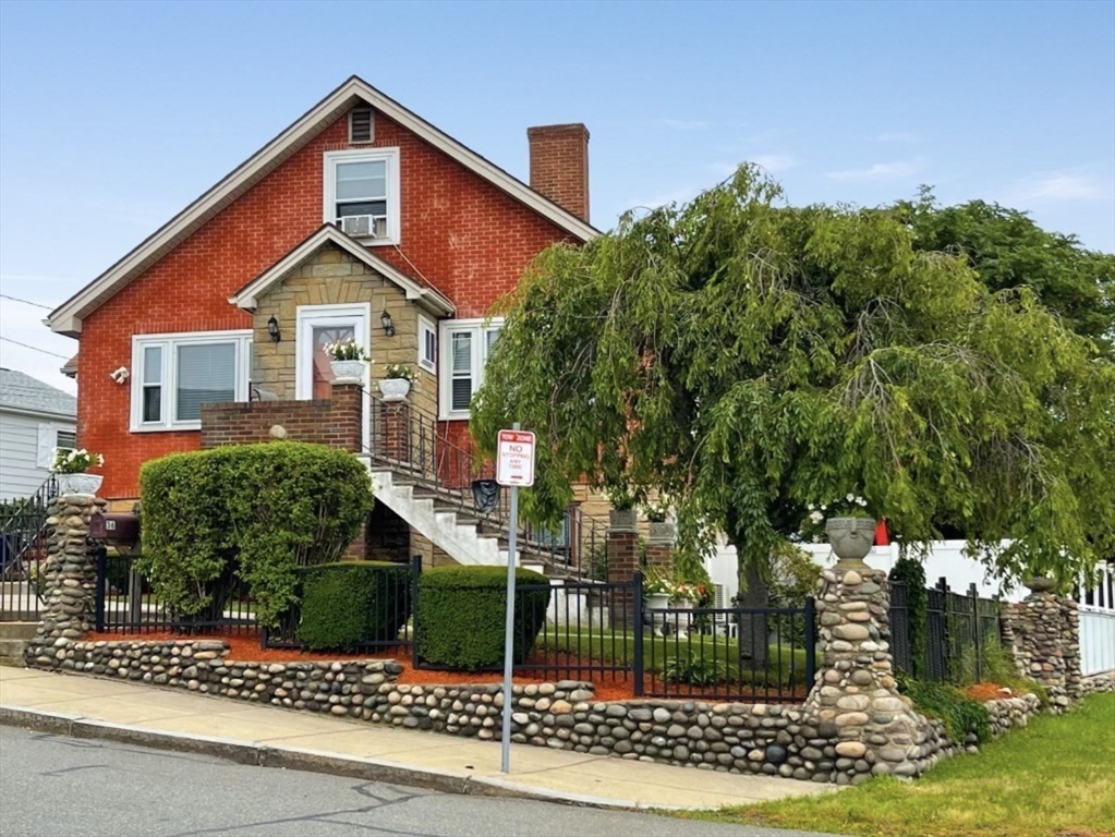 36 Annavoy, Boston, Massachusetts, 3 Bedrooms Bedrooms, 7 Rooms Rooms,1.5 BathroomsBathrooms,Residential Lease,For Rent,Annavoy,73494919